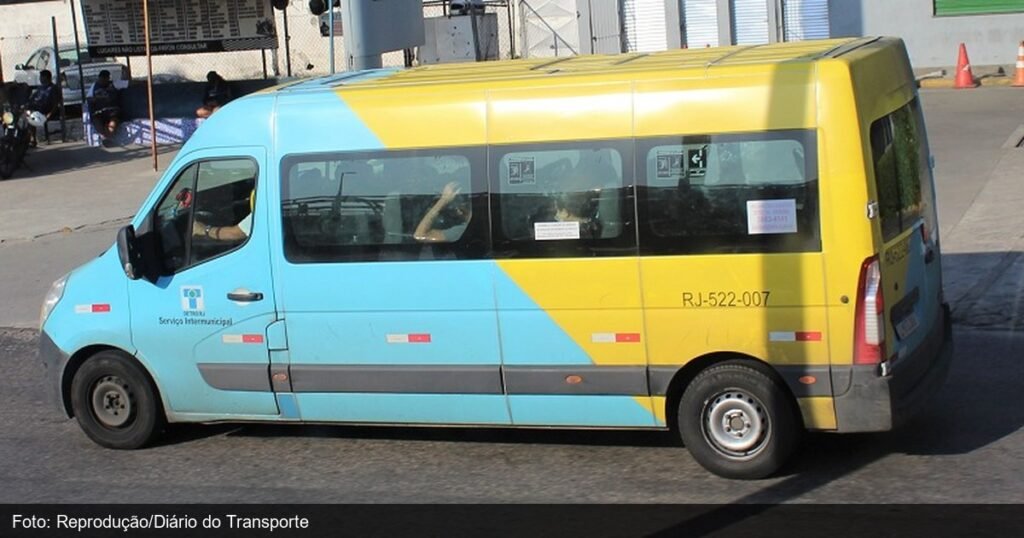 Van de transporte alternativo no Rio de Janeiro