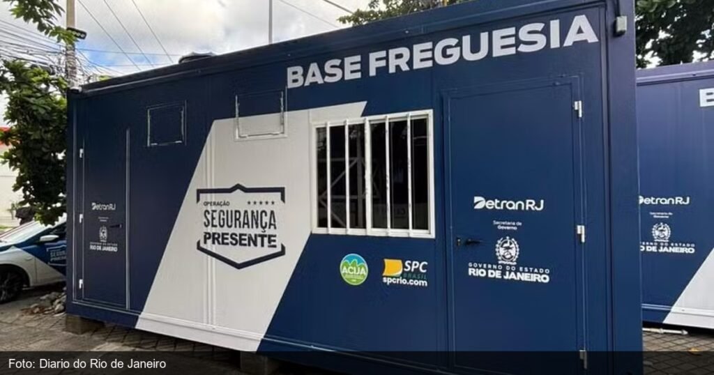 Viatura do programa Seguranca Presente no Rio de Janeiro